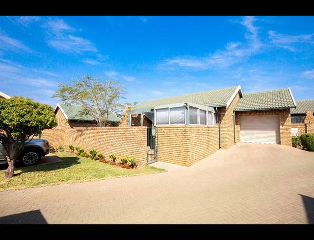 2 BEDROOM TOWNHOUSE FOR SALE IN AMBERFIELD HEIGHTS